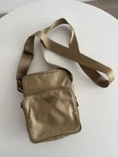 PRADA ショルダーバッグ 三角ロゴプレート　ベージュ