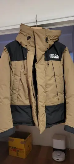 FIRST DOWN ダウンジャケット ベージュ・ブラック