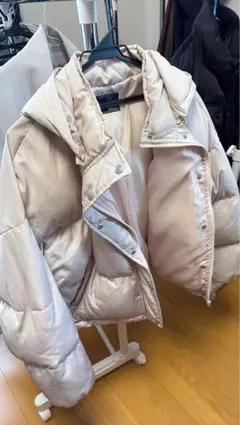 ベージュ フード付き ダウンジャケット