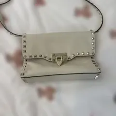 VALENTINO スタッズ ショルダーバッグ アイボリー レザー - メルカリ
