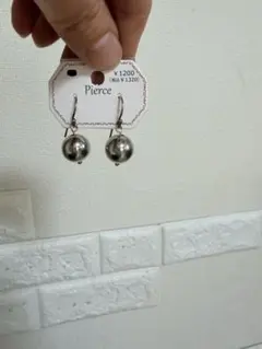 シルバーボール型フックピアス