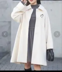 新品Chico ブローチ付きウールフレアコート アイボリー　Aライン