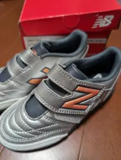 ニューバランス　トレーニングシューズ　18cm