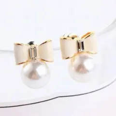 リボンとパールのピアス　リボンピアス パールピアス ゴールドピアス 蝶々結び