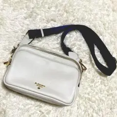 &chouette お財布機能付き　ショルダーバッグ　美品のサムネイル