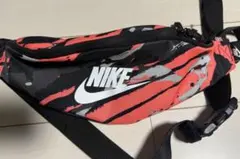 NIKE ショルダーバッグ　肩掛けボディーバッグ　美品