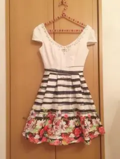 ビジュー付き　花柄　ボーダー 美品　フレア　ミニドレス　Sサイズ