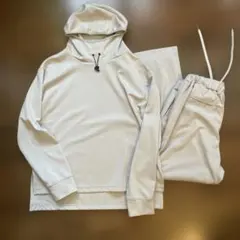 ワークマン ベージュ パーカーのセットアップ