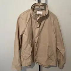 ベージュ ブルゾン