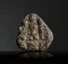 【輝く..おにぎり型三尊石仏 約7.5㎝】仏像民間信仰郷土玩具天然石鉱物石神美術 輝く..おにぎり型三尊石仏 約7.5㎝】仏像民間信仰郷土玩具石像鉱物石神