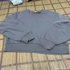 GU グレー クロップドスウェット