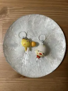 でこぼこフレンズ　はなはなマロン、たまご王子めじるしアクセサリー