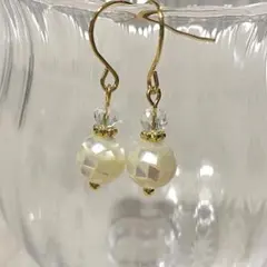 503シェルビーズとクリアビーズのピアス