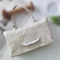 バッグ型ティッシュカバー　人気の蝶々柄オール刺繍生地(ミルクベージュ)