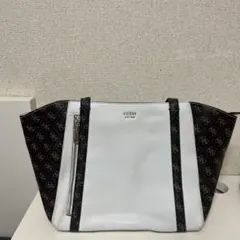 GUESS ロゴトートバッグ ホワイト/ブラック