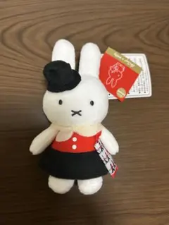 ミッフィー クリスマスインチェ 2022 ぬいぐるみキーホルダー - メルカリ