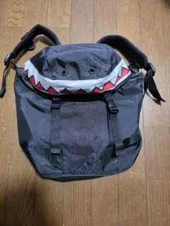 サメの口デザイン中型リュックのサムネイル