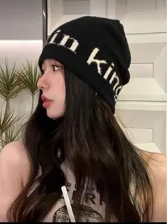 レディース　ロゴ入りブラックニット帽 フリーサイズ