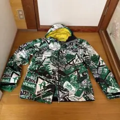 inhabitantスノーボードウェア 緑と黒のグラフィック