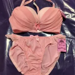 Glamorous ピンクのブラジャーショーツセット F65:M