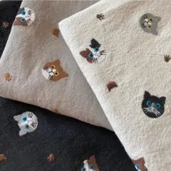 猫刺繍　コットンリネン　刺繍　ハギレ