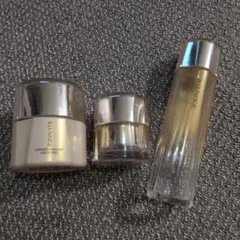 メナードイルネージュ　空容器