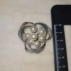 シルバーパールフラワー　ブローチ 　 約3.5cm