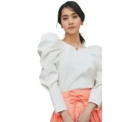 SEVEN TEN by MIHO KAWAHITOポインティショルダートップス