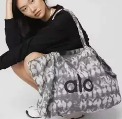 新品 alo yoga トートバッグ