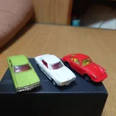 トミカ　ミニカー 3台セット 緑 白 赤