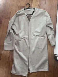 ベージュ ロングコート ジッパーポケット付き