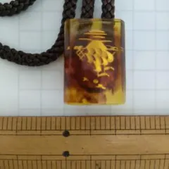 琥珀とオニキスのループタイ