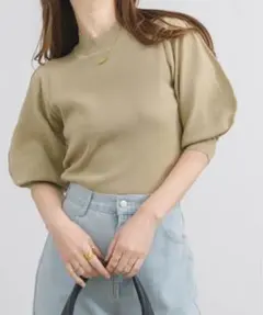 NEUNA ベージュ パフスリーブ ニットのサムネイル