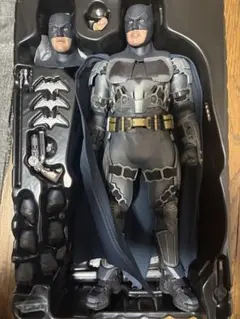 アーマードバットマン 1/6スケール フィギュア　ホットトイズ バトル ダメージ Amazon.co.jp: ムービー・マスターピース バットマン vs スーパーマン