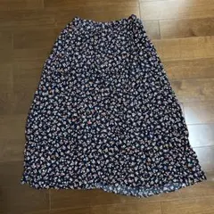 UNIQLO ネイビーフラワープリントロングスカート M