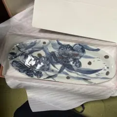 青い花模様の陶器皿