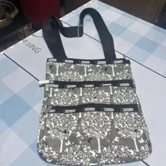 森*代様 未使用LeSportsac ショルダーバッグ グレー 花柄