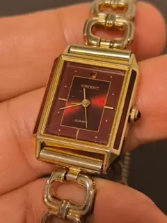 稼働品】SEIKO ALBA AKA V733-5A40赤文字盤 スクエア型 - メルカリ