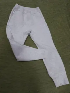 ユニクロ キッズ スエットパンツ　140センチ