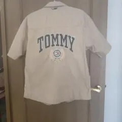 TOMMY 刺繍ロゴ 半袖シャツ ベージュ