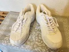 ホワイト メッシュ スニーカー