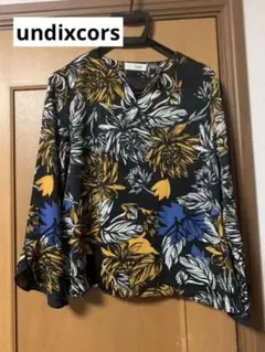 ⭐︎undixcors ベルスリーブ　花柄ブラウスのサムネイル