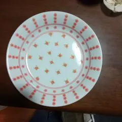 花模様の浅い皿