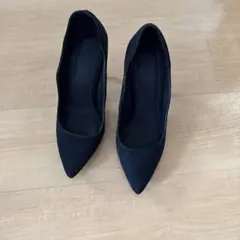 黒のポインテッドトゥハイヒールのサムネイル