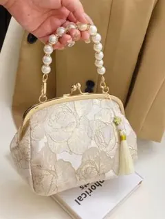 刺繍　バッグ　がま口 和モダン　結婚式　パーティ　上品　花柄 ゴールド　新年会
