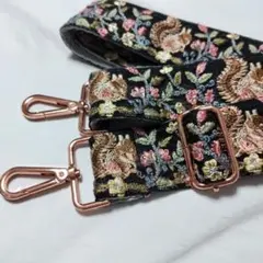 インド刺繍リボンのストラップ　りす