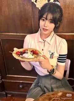 ワイトポロシャツとプリーツスカートセット