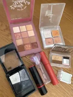 アイシャドウパレットとリップセット