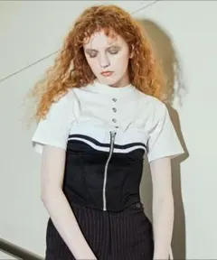 ホール付きホワイト半袖Tシャツのサムネイル