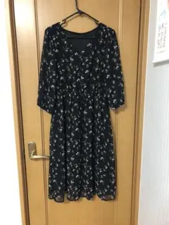 GRL 小花柄シフォンVネックワンピース